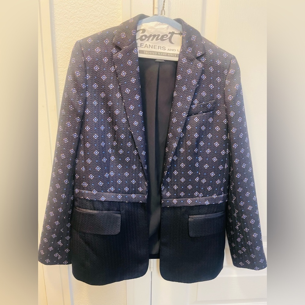 Navy Blue with pink details Club Monaco Blazer never worn.
